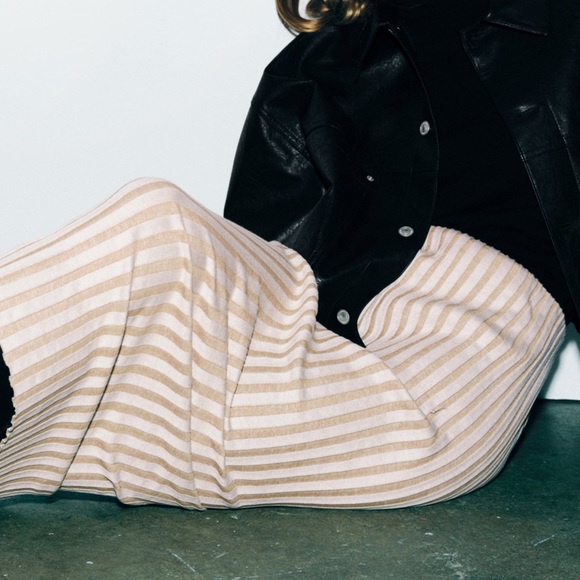 Sold/  Zara Ribbed Midi Skirt - Picture 5 of 9